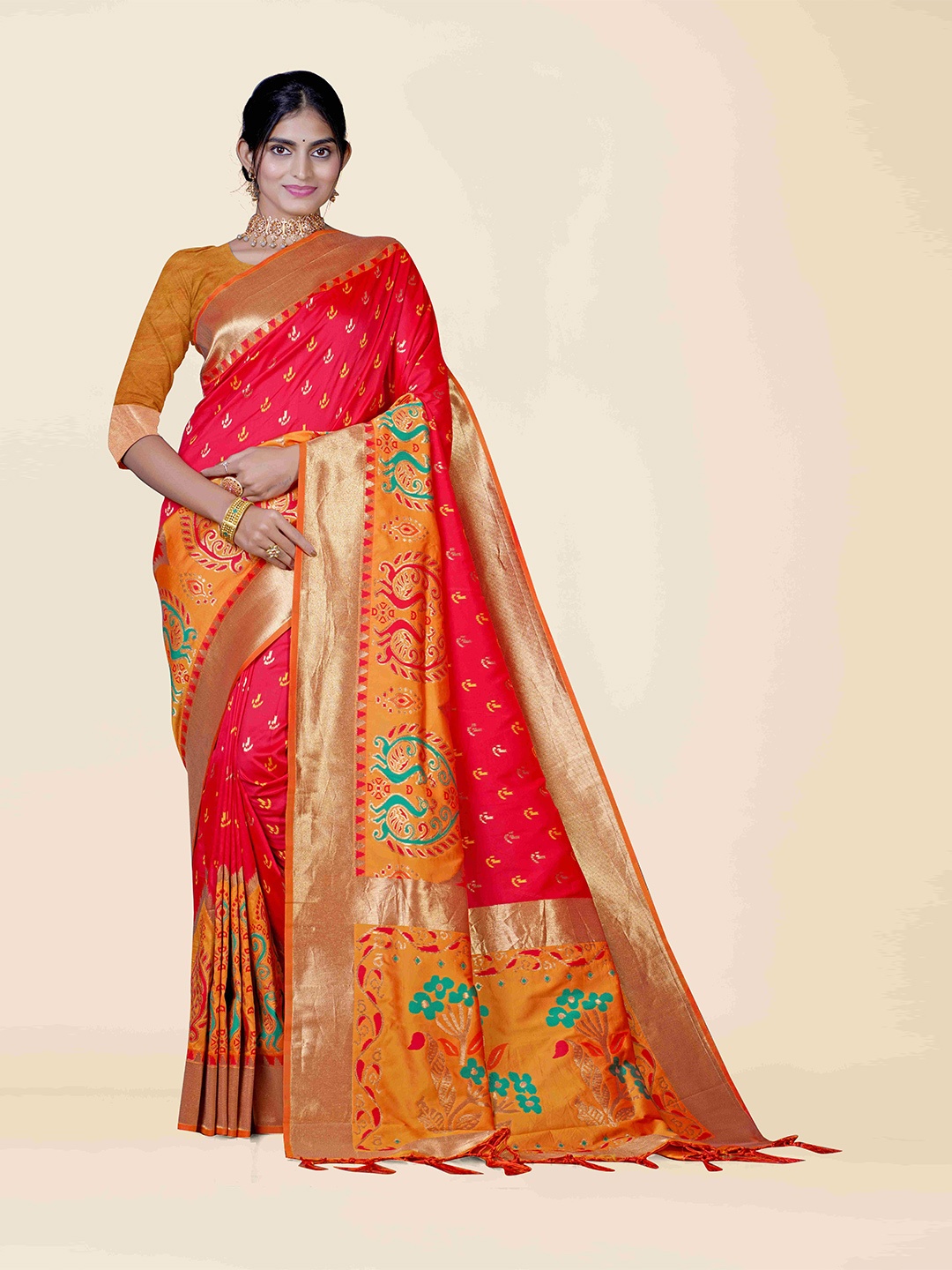 

KAJREE Red & Gold-Toned Woven Design Zari Pure Silk Patola Saree