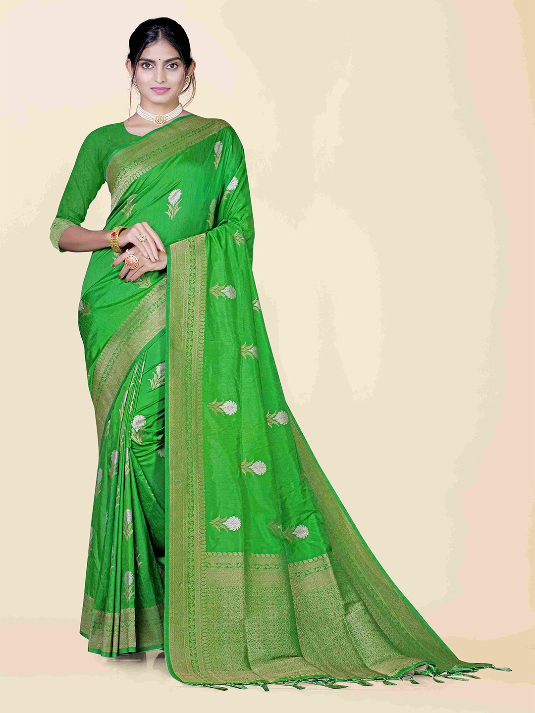 

KAJREE Green & Gold-Toned Floral Zari Silk Blend Banarasi Saree