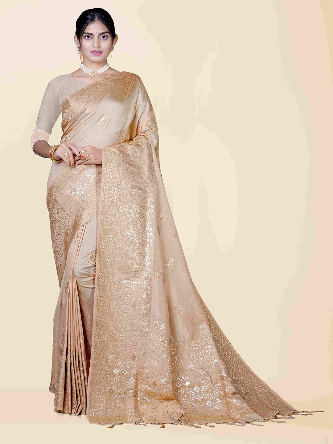 

KAJREE Cream-Coloured & Gold-Toned Woven Design Zari Pure Silk Uppada Saree