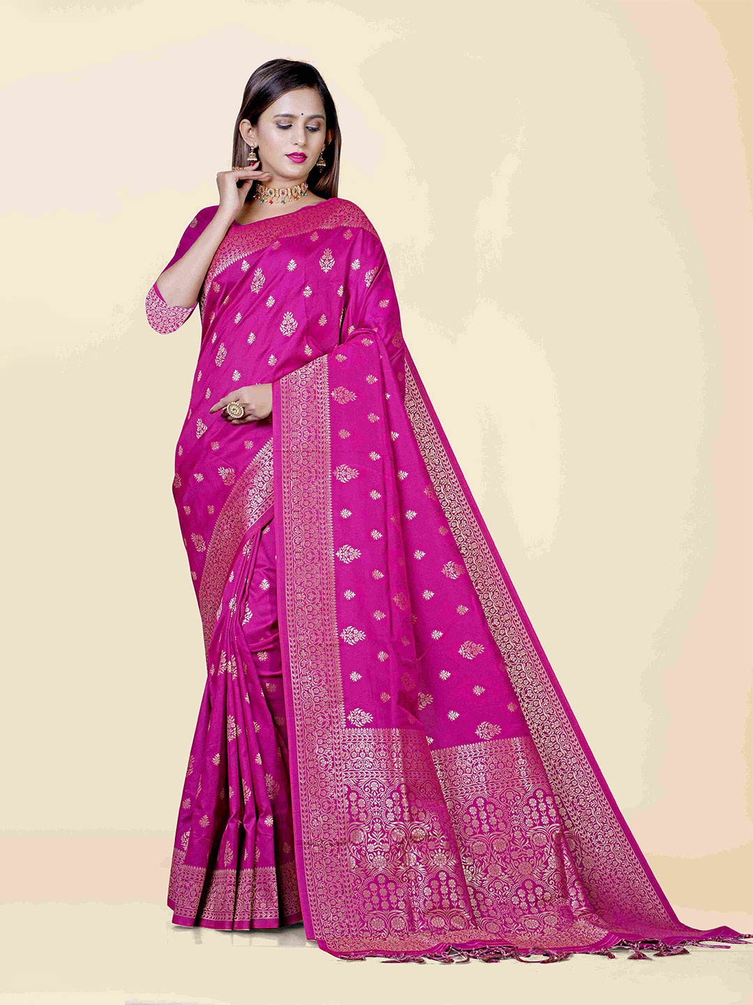 

KAJREE Magenta & Gold-Toned Woven Design Zari Pure Silk Banarasi Saree