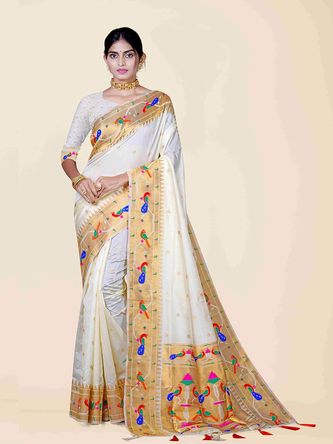 

KAJREE Off White & Gold-Toned Woven Design Zari Silk Blend Paithani Saree