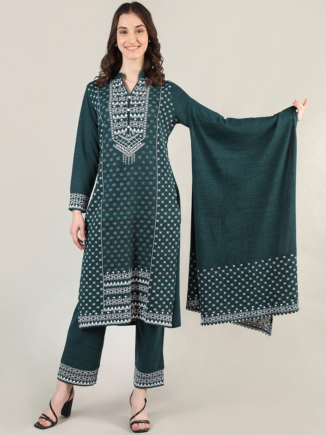 

MIKHAD Women Teal Ethnic Motifs Printed Kurta with Trousers