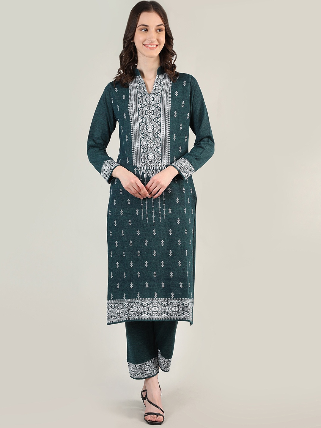

MIKHAD Women Teal Ethnic Motifs Printed Kurta with Trousers