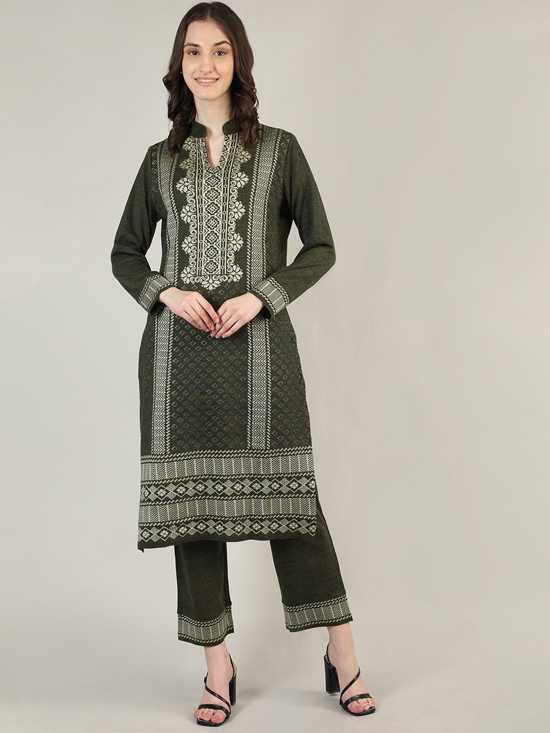 

MIKHAD Women Olive Green Ethnic Motifs Printed Kurta with Trousers