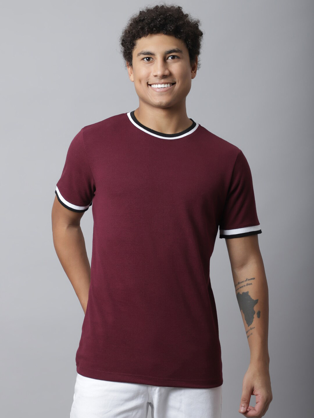 

DOOR74 Men Maroon Cotton T-shirt