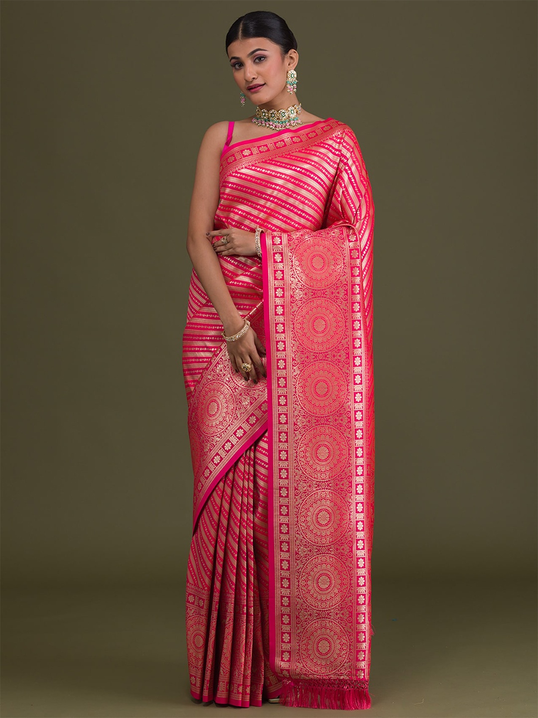 

Koskii Pink & Gold-Toned Woven Design Zari Art Silk Banarasi Saree