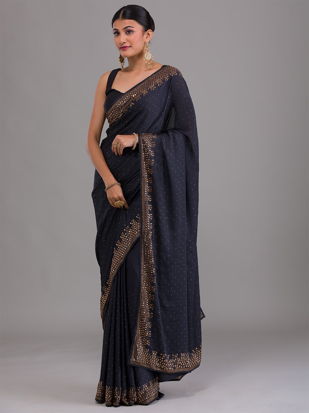 

Koskii Grey & Copper-Toned Embellished Beads and Stones Saree