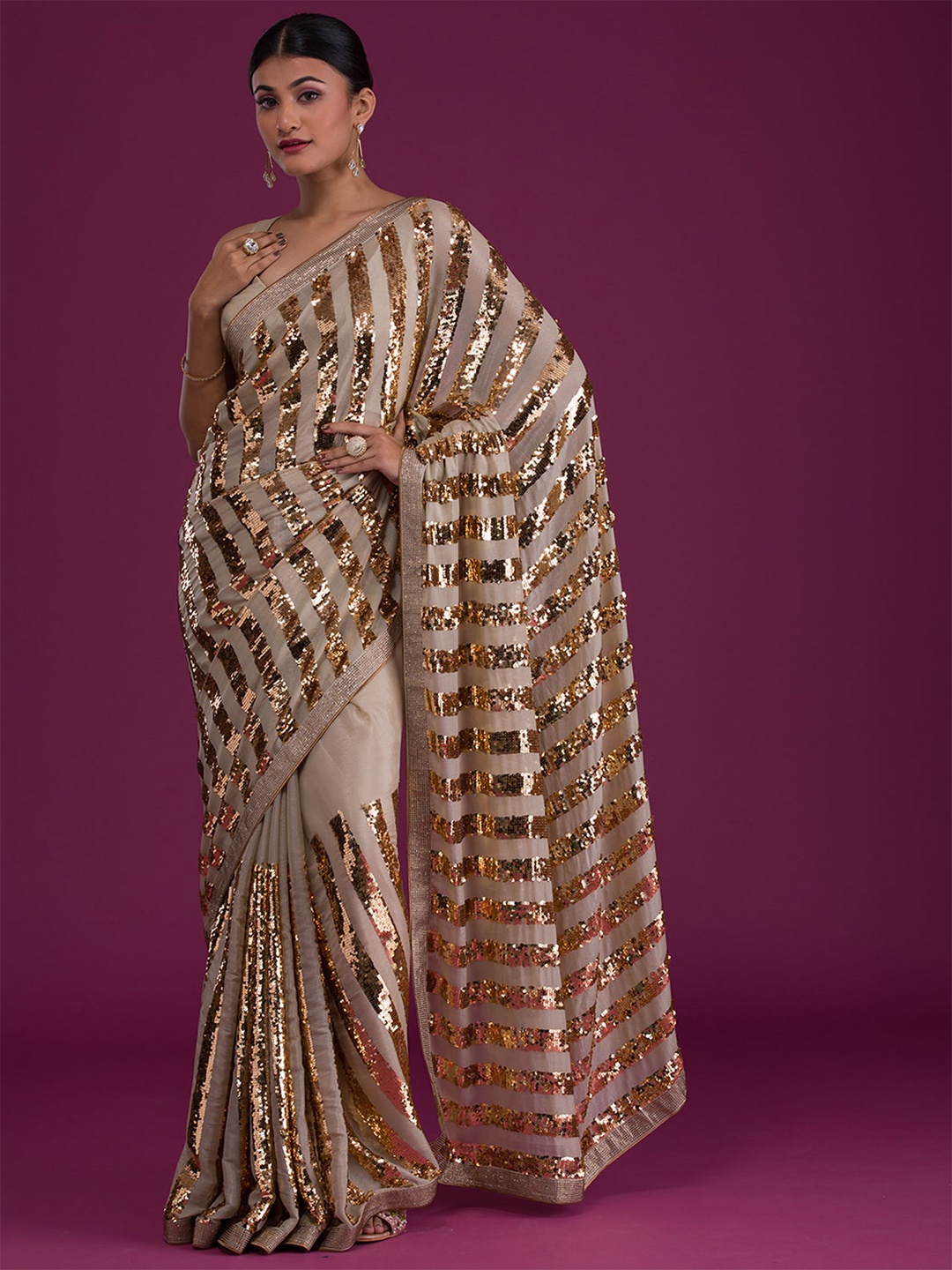 

Koskii Green & Gold-Toned Embellished Sequinned Saree