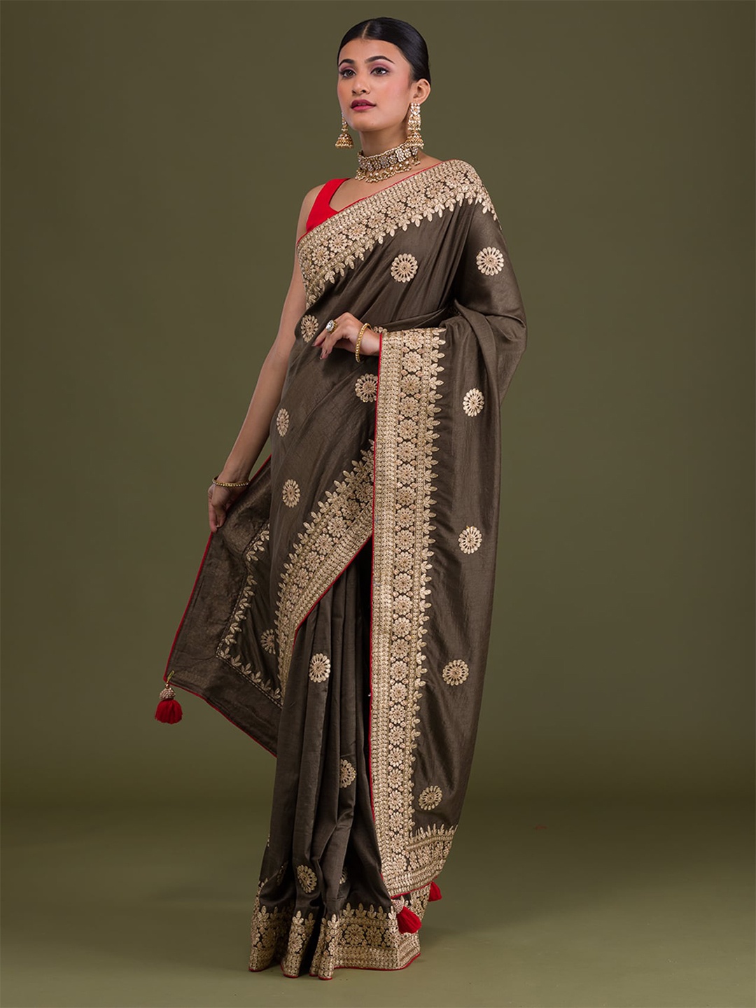 

Koskii Green & Gold-Toned Floral Embroidered Art Silk Saree