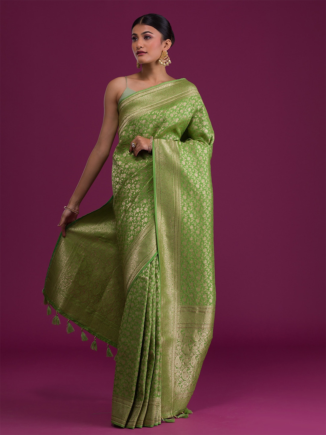 

Koskii Green & Gold-Toned Ethnic Motifs Zari Art Silk Banarasi Saree