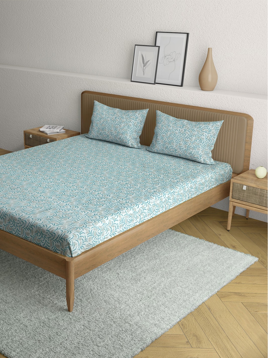 

Anaqa by Pantaloons Teal & White Floral 144 TC King Bedsheet with 2 Pillow Covers