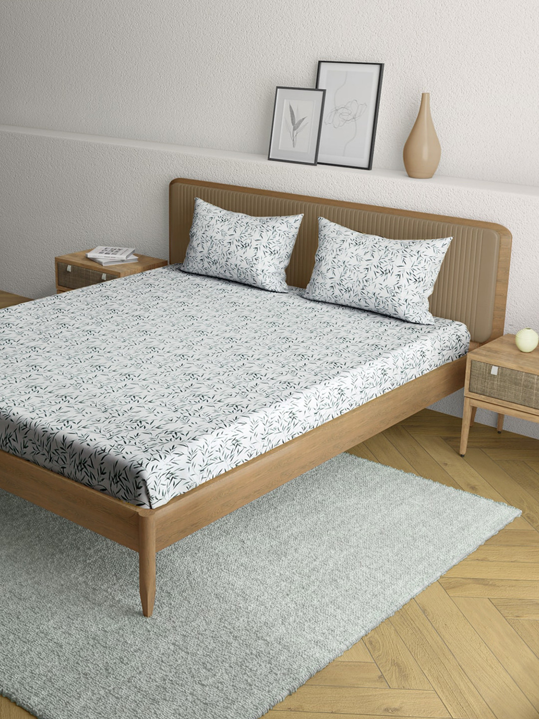 

Anaqa by Pantaloons White & Grey Floral 144 TC Cotton King Bedsheet with 2 Pillow Covers