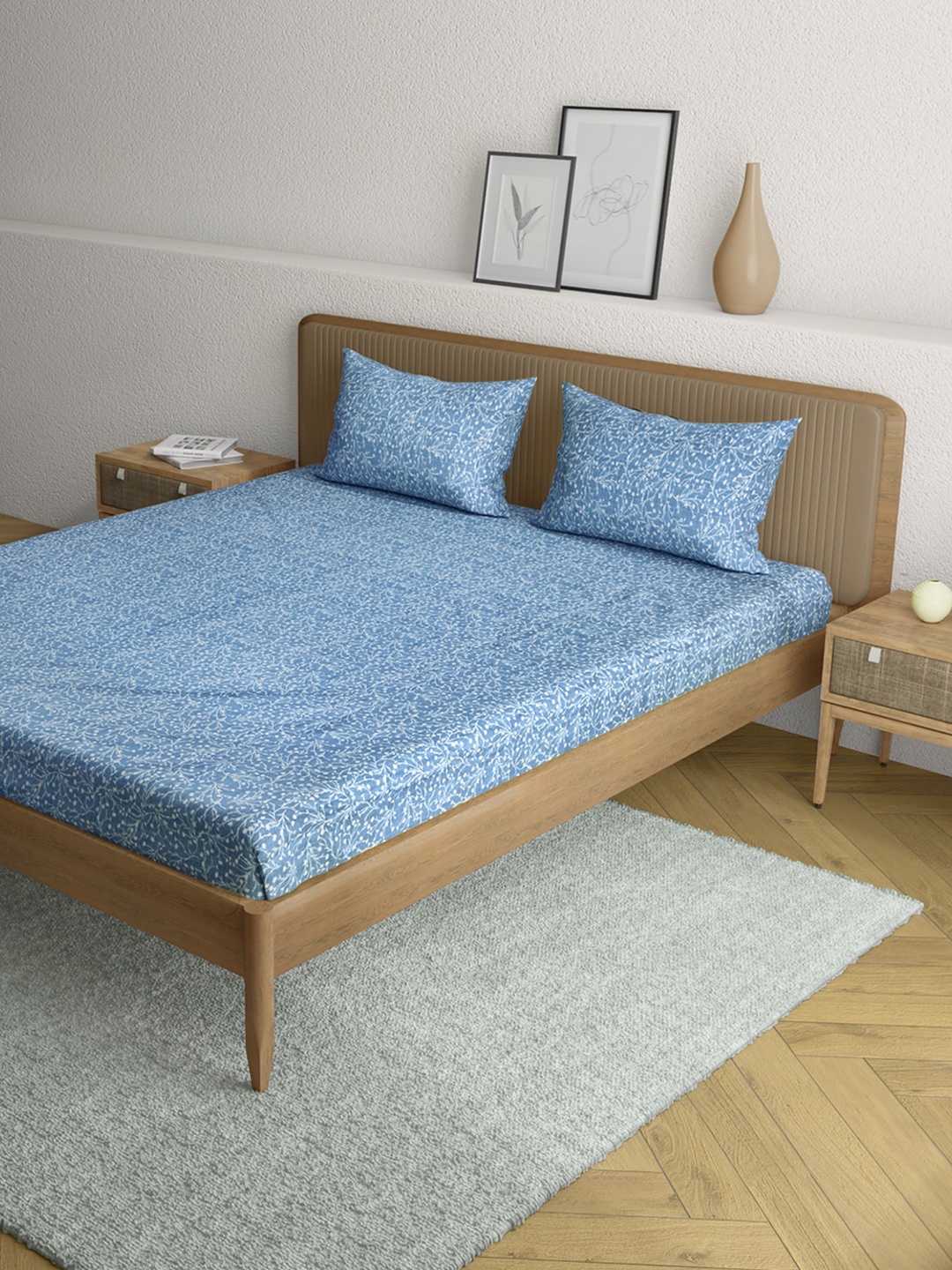 

Anaqa by Pantaloons Blue & White Floral 144 TC King Bedsheet with 2 Pillow Covers