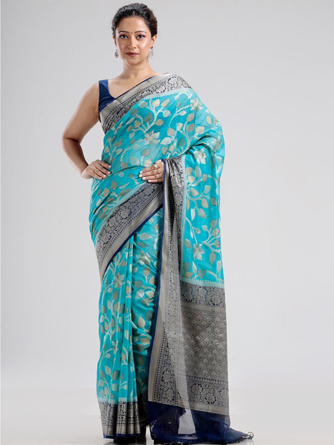 

AllSilks Blue & Silver-Toned Floral Zari Silk Blend Saree