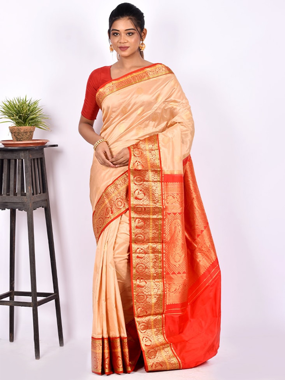 

AllSilks Cream-Coloured & Red Ethnic Motifs Zari Pure Silk Kanjeevaram Saree