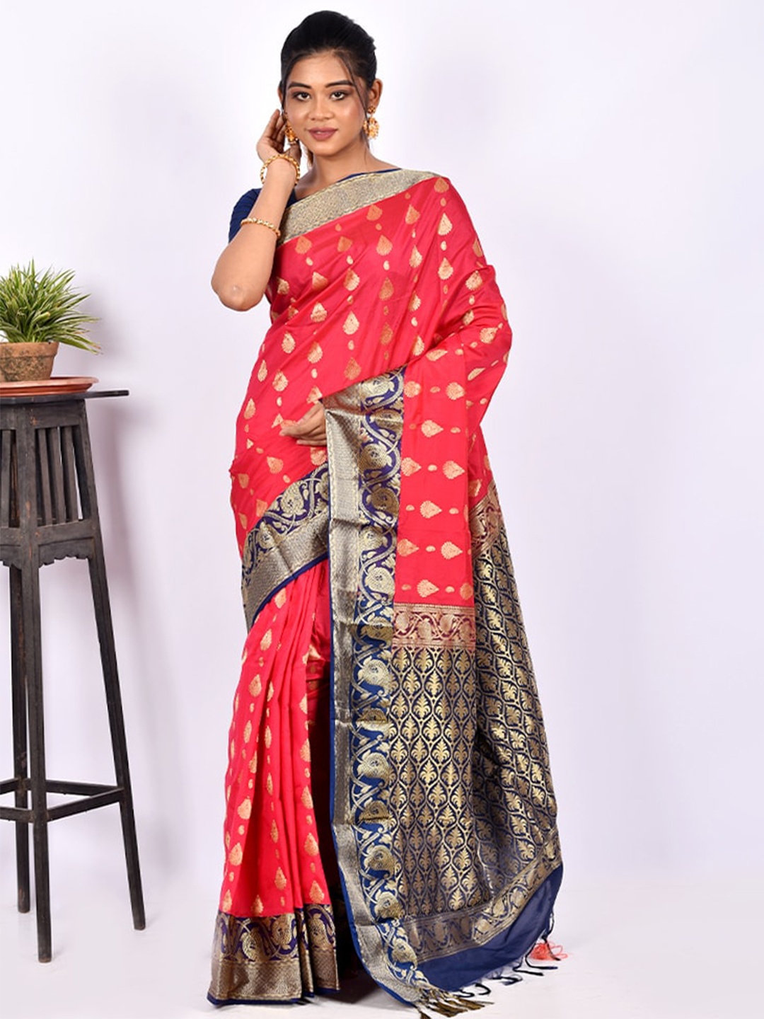 

AllSilks Pink & Navy Blue Ethnic Motifs Zari Silk Blend Kanjeevaram Saree