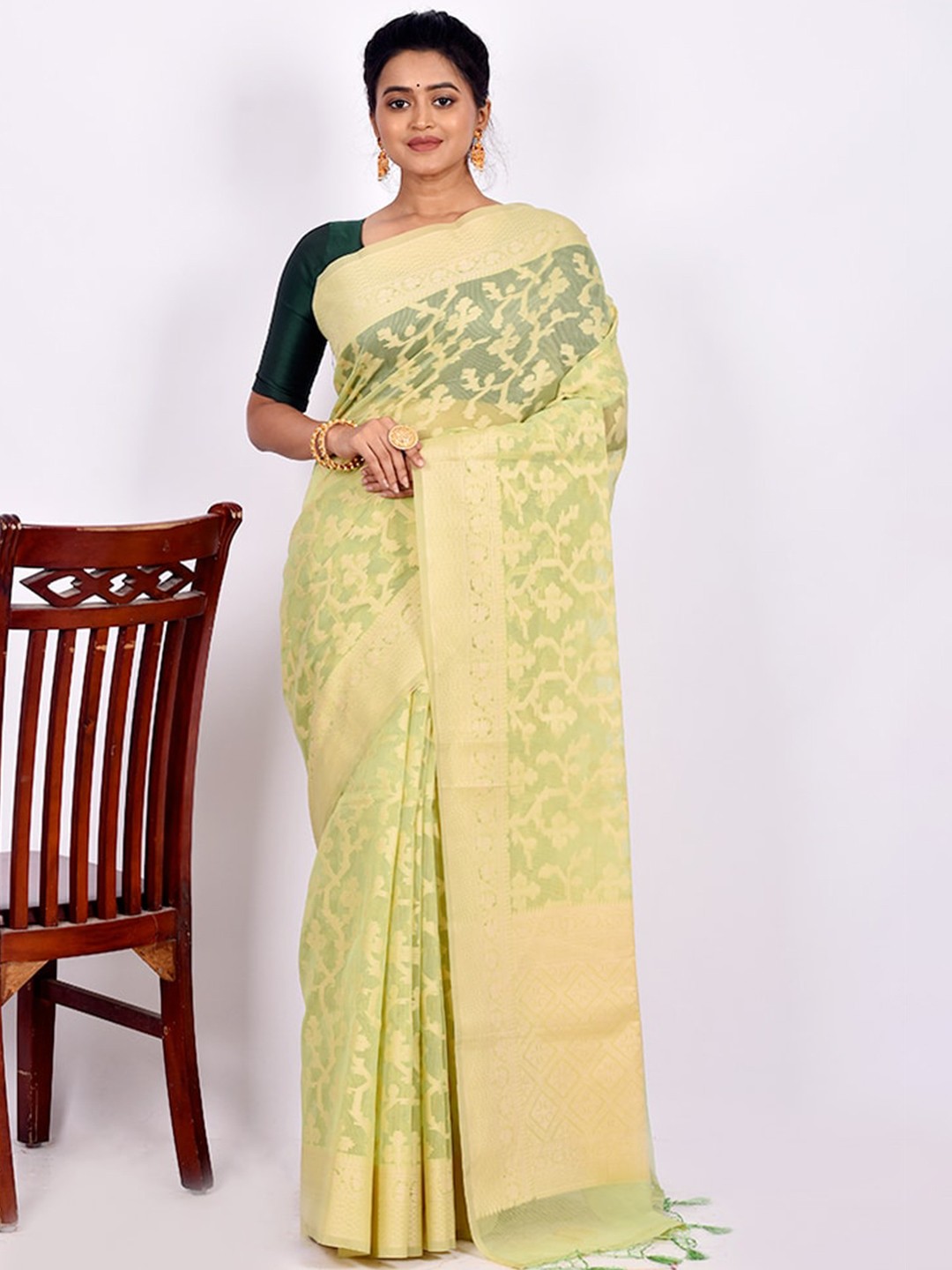 

AllSilks Green & Gold-Toned Woven Design Silk Blend Zari Saree