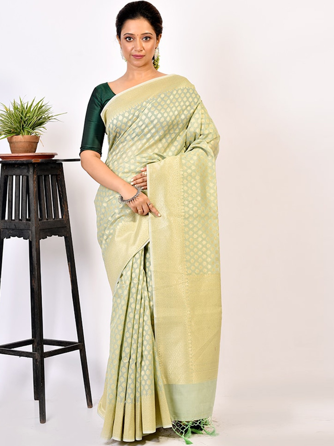 

AllSilks Green & Gold-Toned Ethnic Motifs Zari Saree