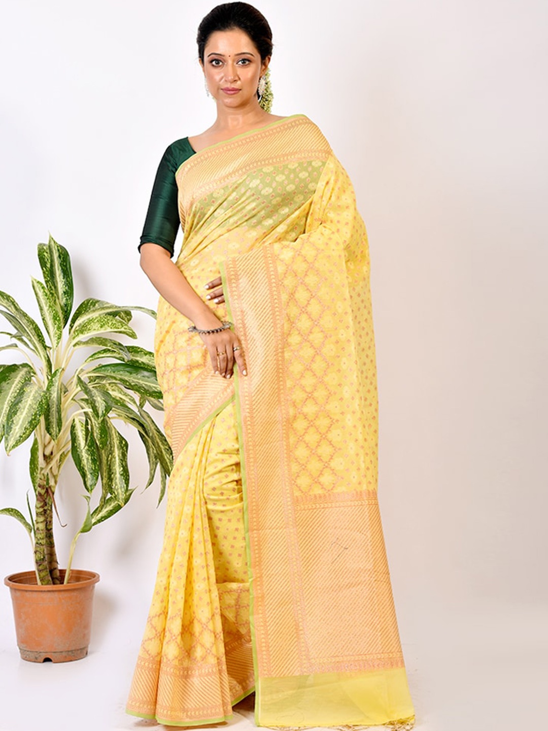 

AllSilks Yellow & Gold-Toned Ethnic Motifs Zari Saree
