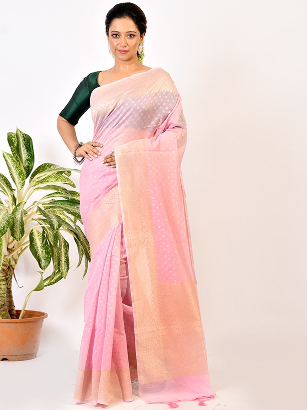 

AllSilks Pink & Gold-Toned Woven Design Zari Silk Blend Saree