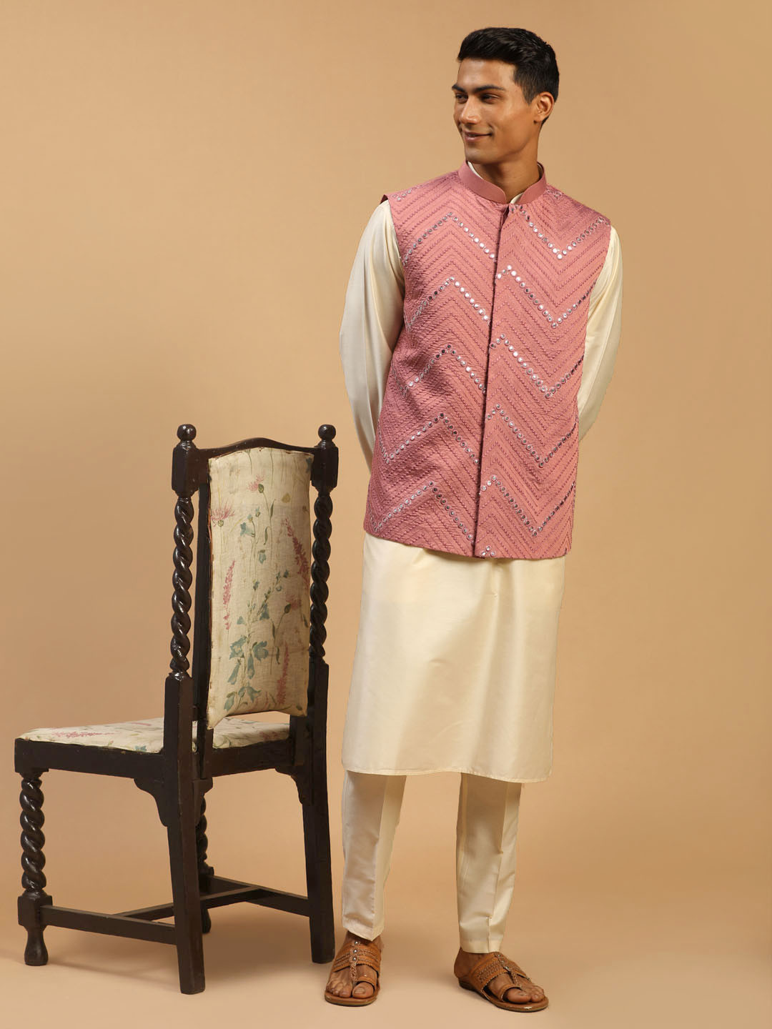 

VASTRAMAY Straight Kurta With Pyjamas & Mirror Work Nehru Jacket, Cream