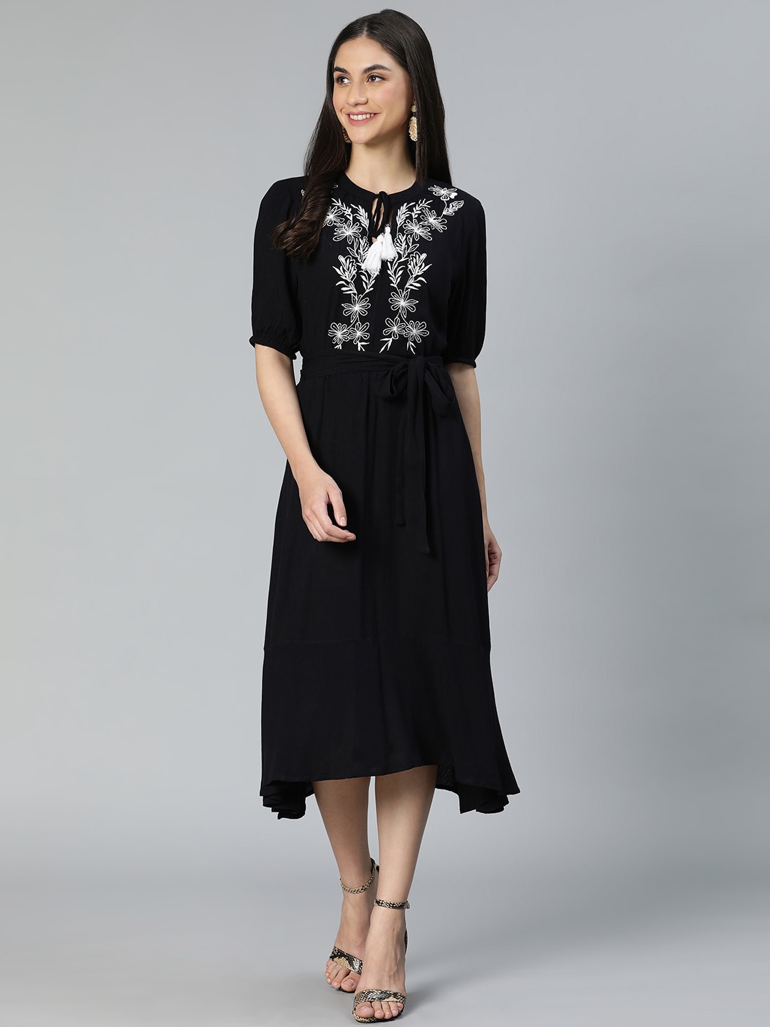 

Oxolloxo Black Tie-Up Neck Midi Dress