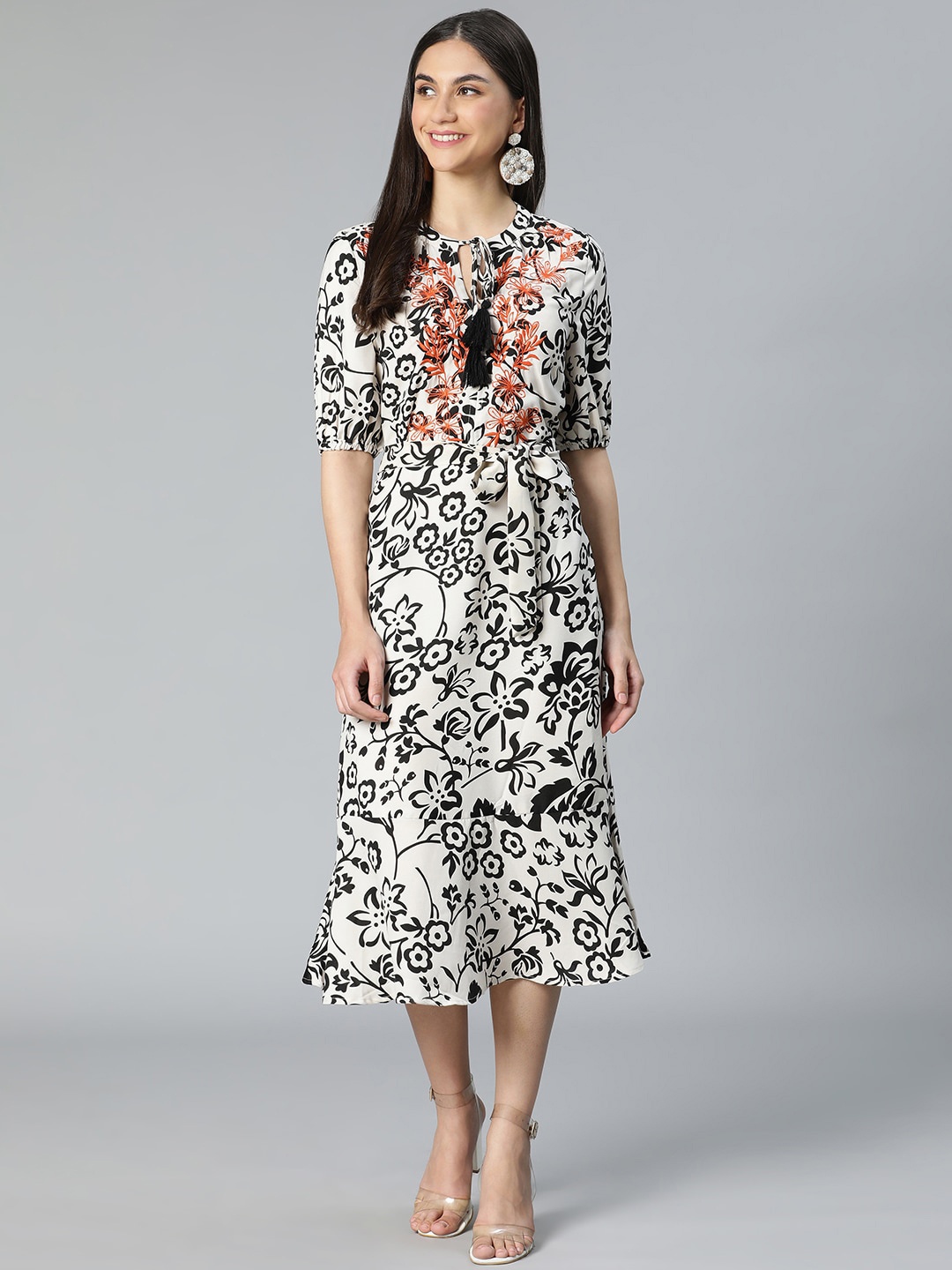 

Oxolloxo White Tie-Up Neck Midi Dress