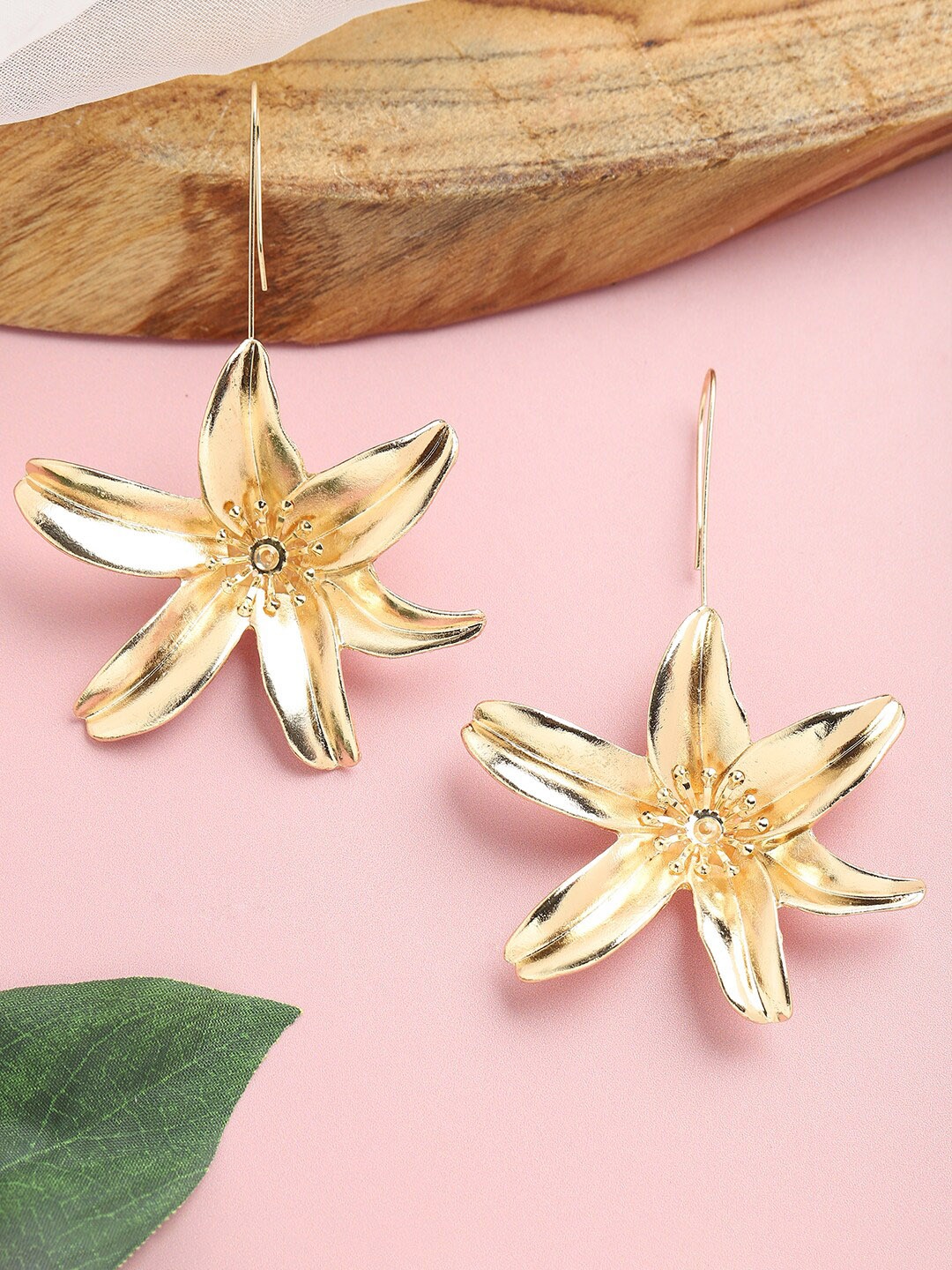 

SOHI Gold-Toned Contemporary Drop Earrings