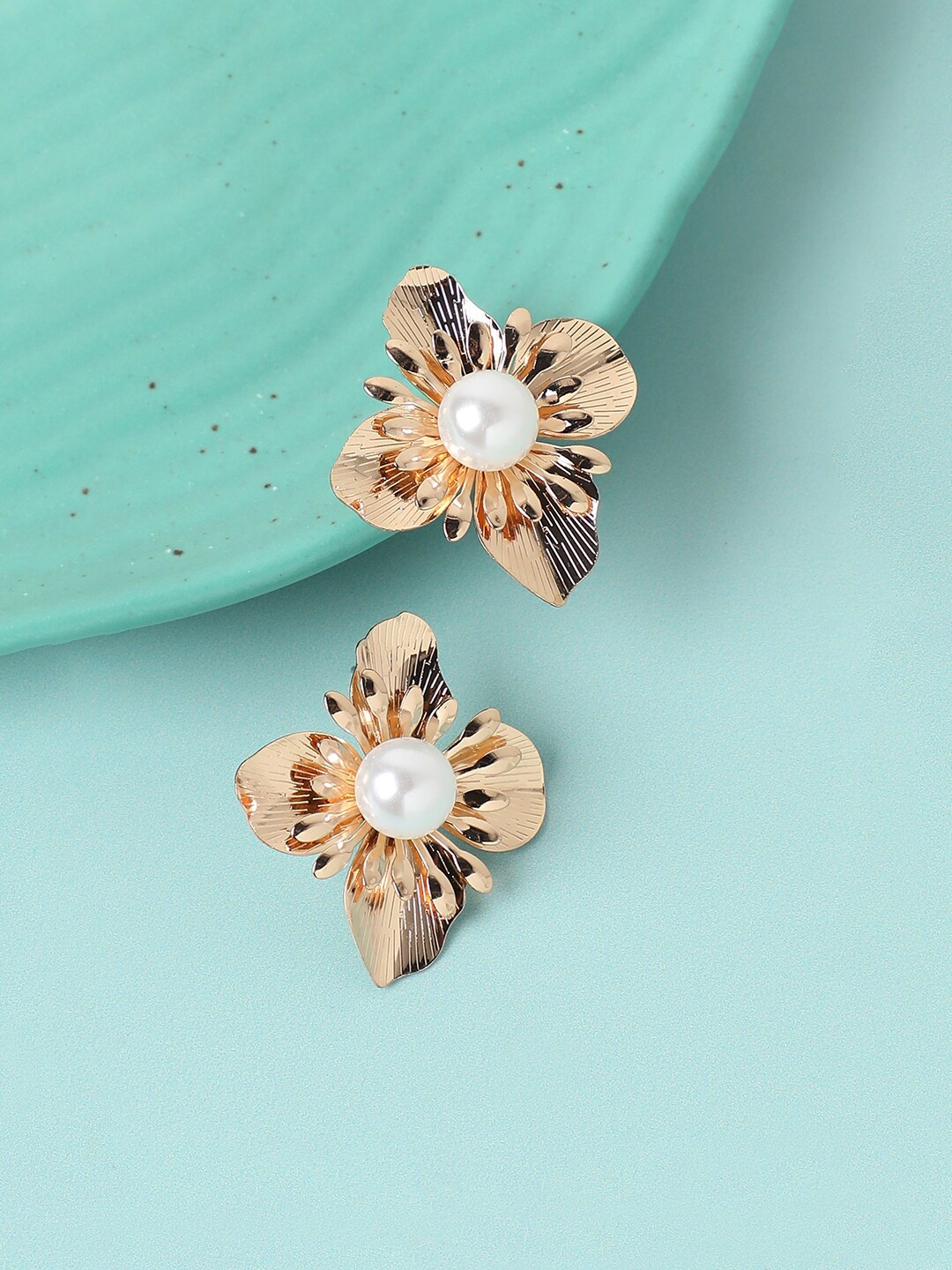 

SOHI Gold-Plated Floral Studs Earrings