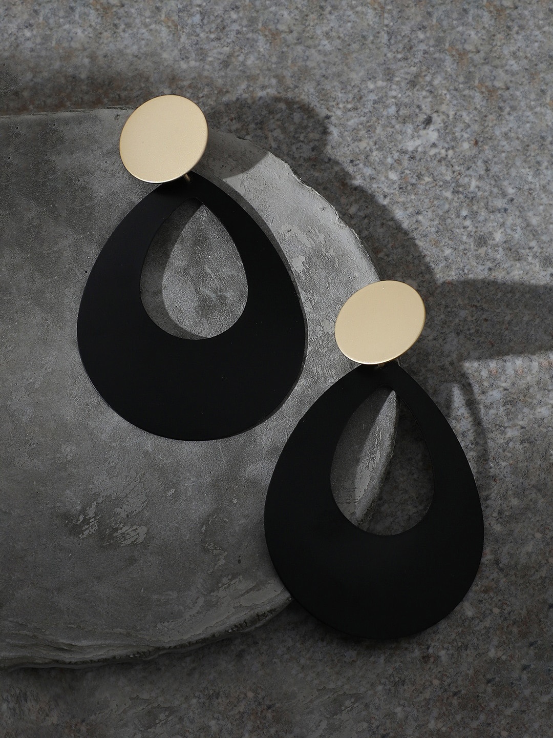 

SOHI Women Gold Plated Black Teardrop Shaped Drop Earrings