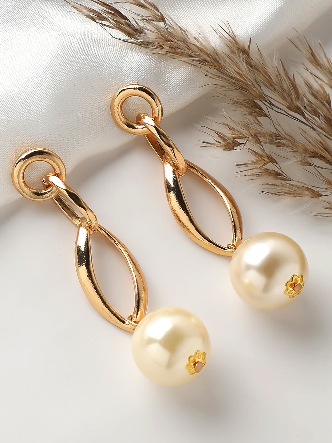 

SOHI Gold Plated Contemporary Drop Earrings