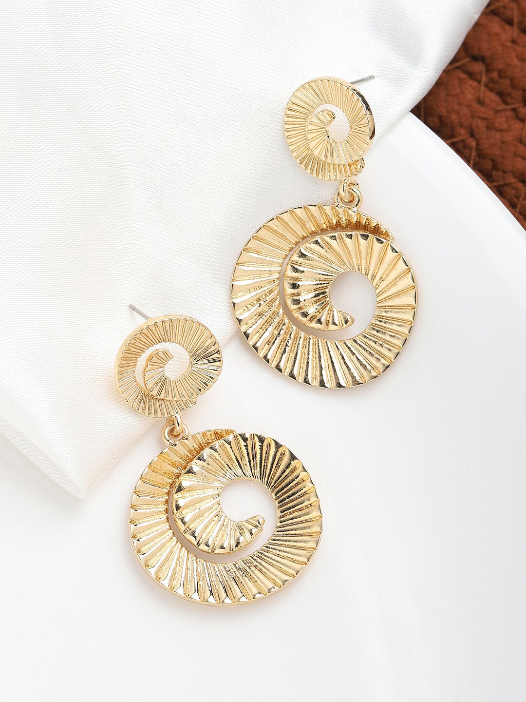 

SOHI Gold Plated Contemporary Drop Earrings