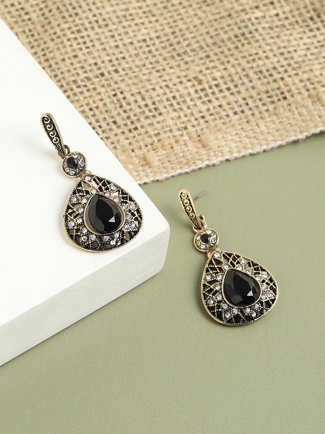 

SOHI Black & White Gold Plated Contemporary Drop Earrings