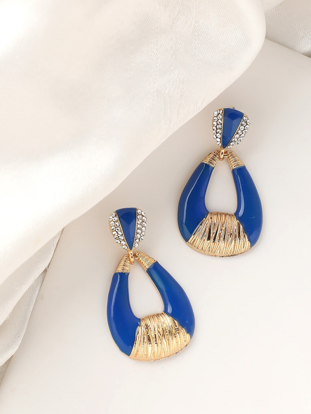 

SOHI Blue & White Gold Plated Contemporary Drop Earrings