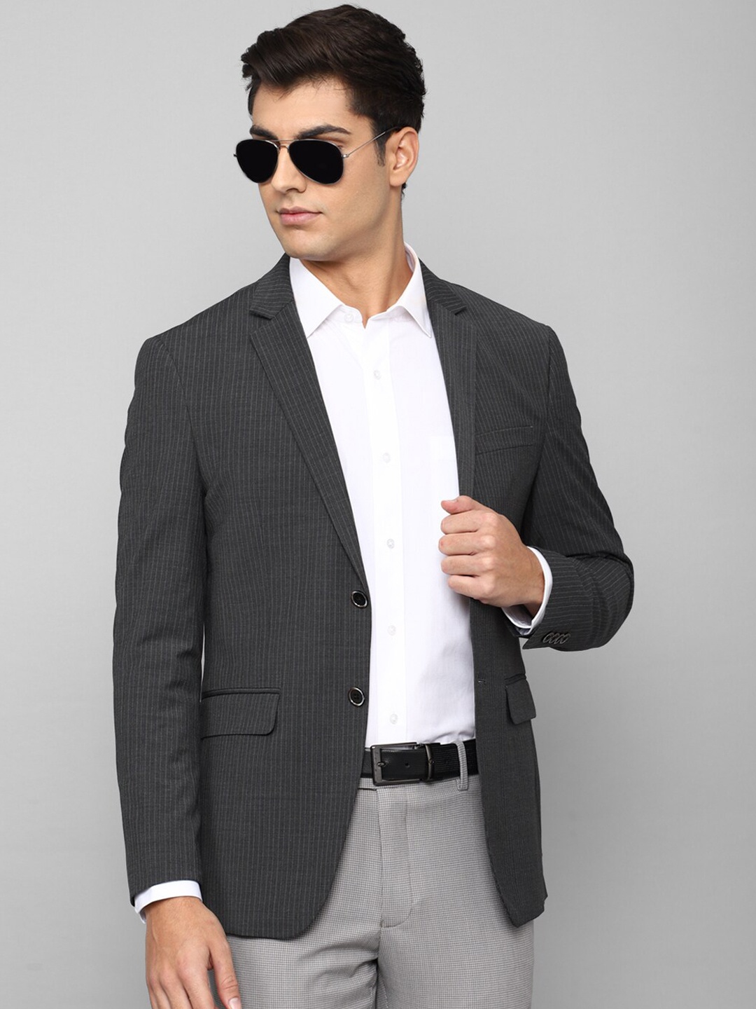 

Louis Philippe Men Grey Striped Single-Breasted Blazer