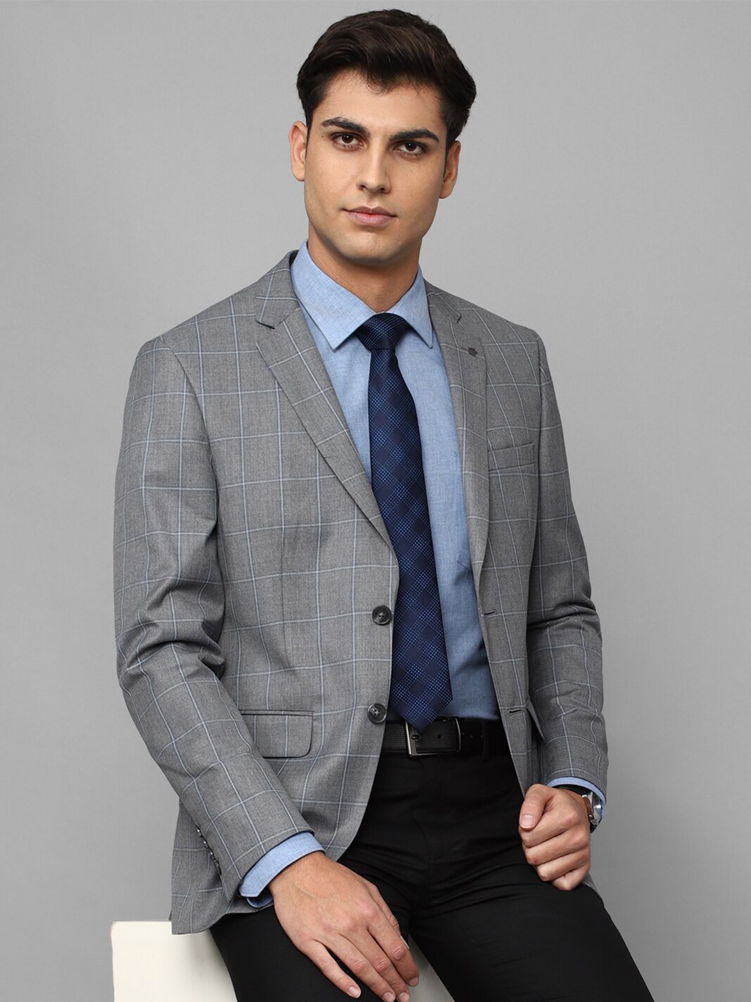

Louis Philippe Men Grey Checked Slim-Fit Single-Breasted Blazer