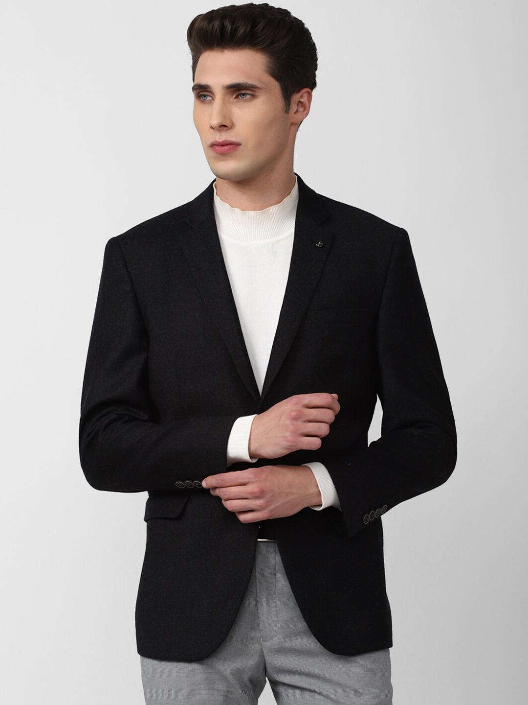 

Van Heusen Men Black Single Breasted Pure Wool Blazer