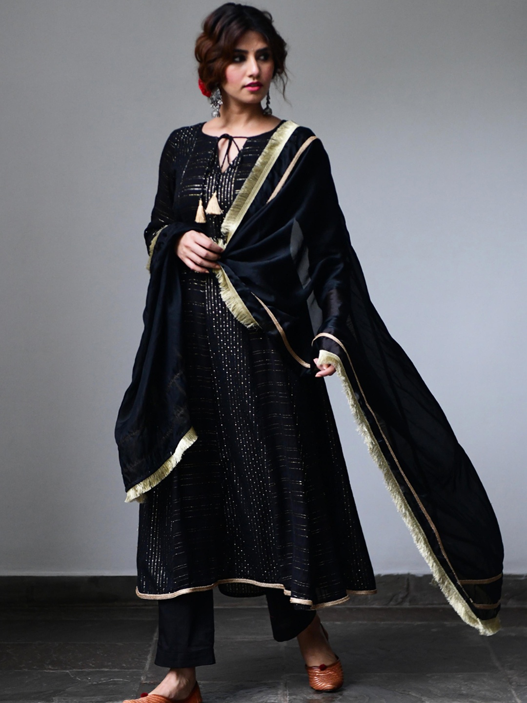 

MYAARA Women Black Kurta with Trousers & With Dupatta