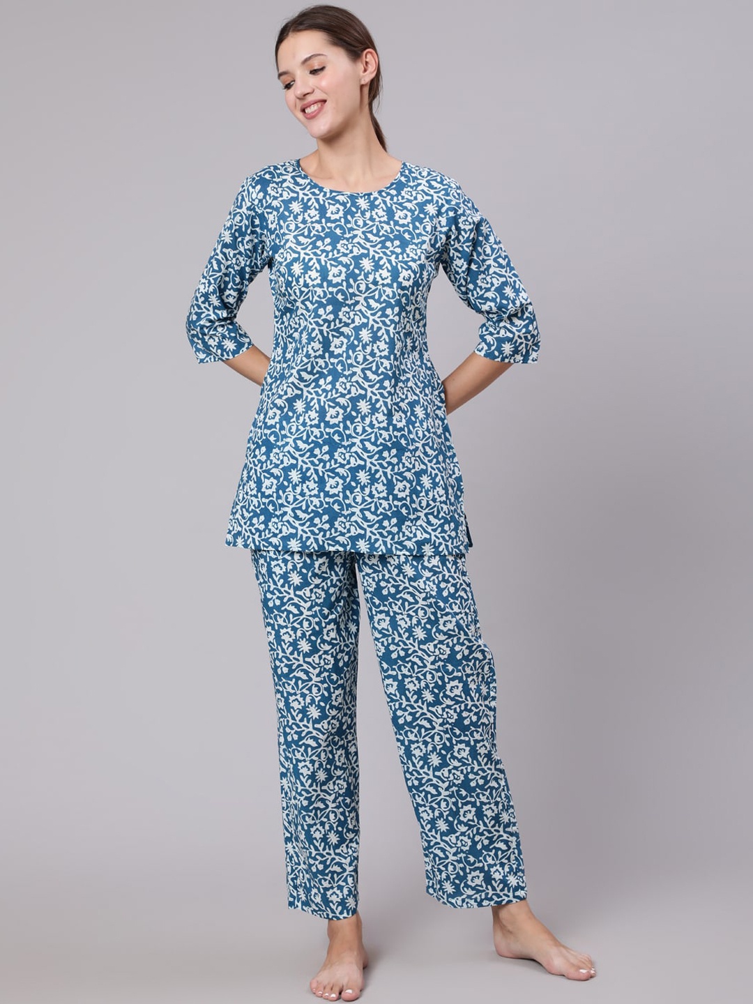 

THE NKS PLUS Women Blue & White Printed Pure Cotton Night suit