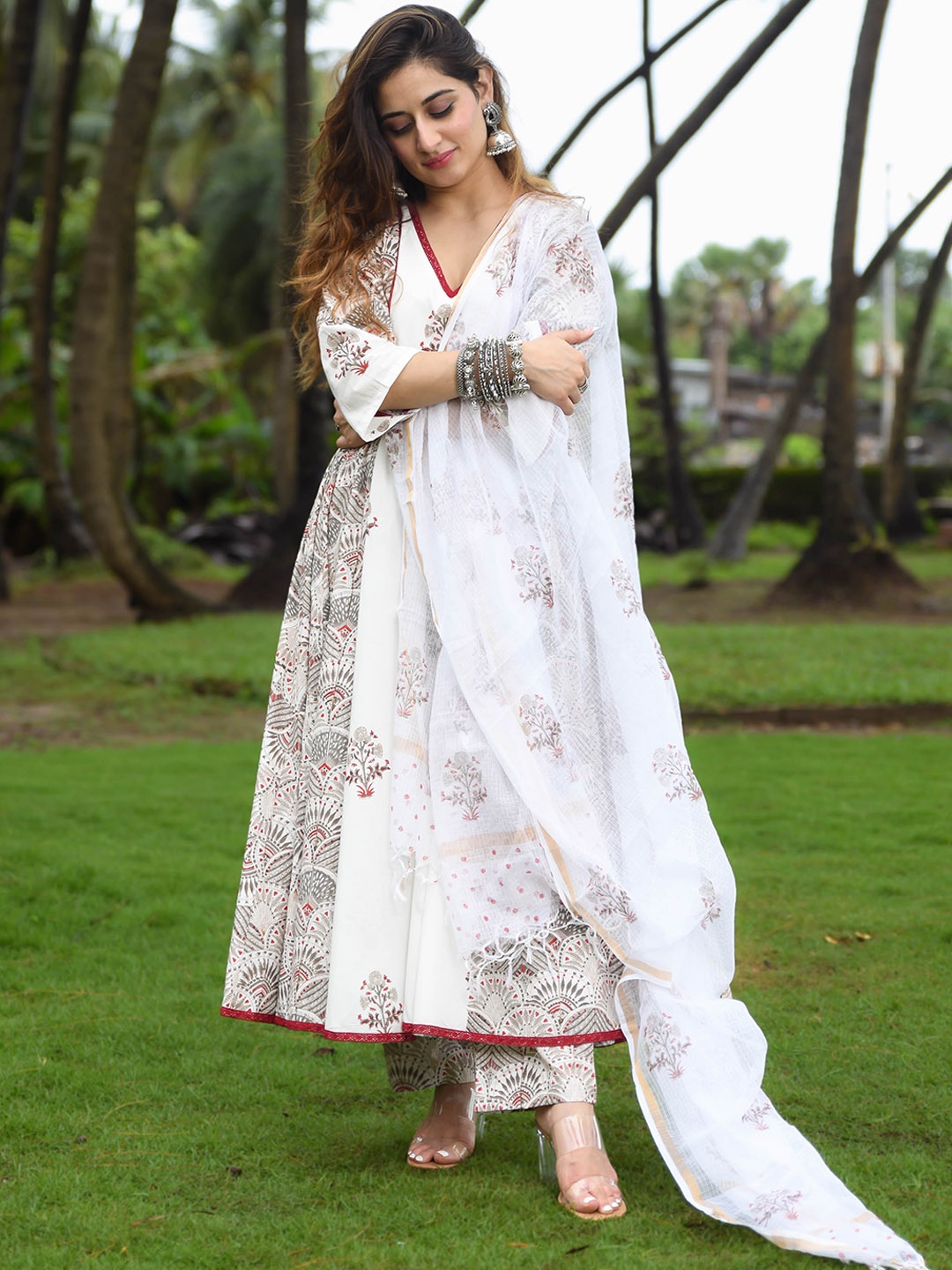 

Bunaai Women White Floral Printed Pure Cotton Kurta with Trousers & With Dupatta