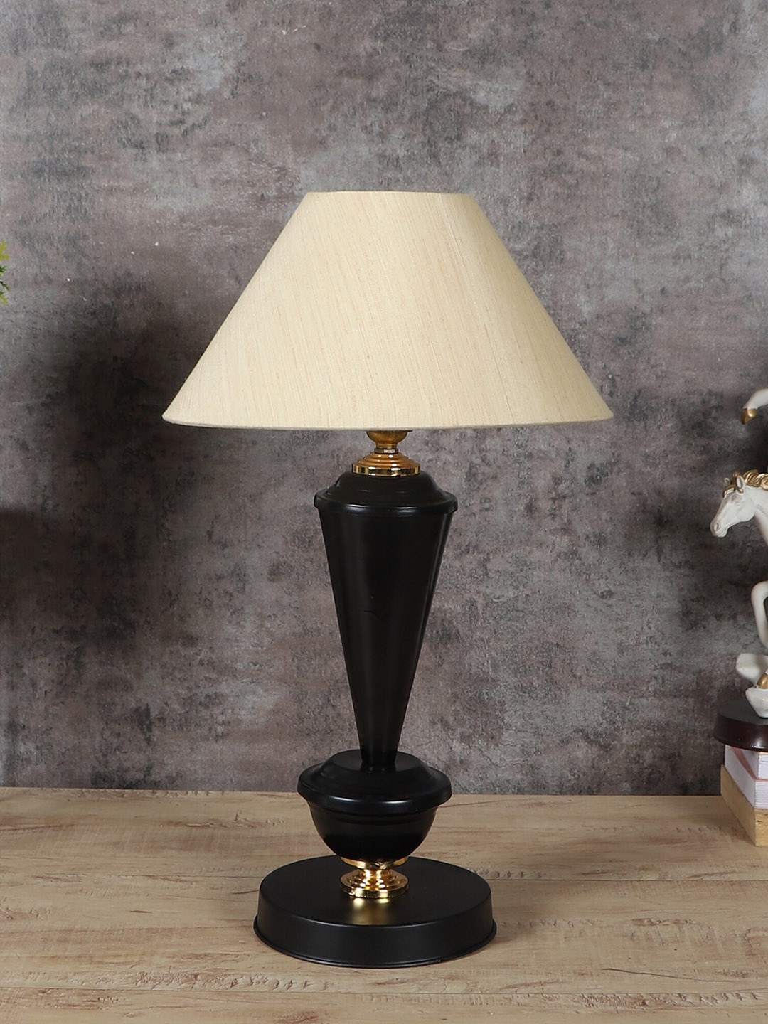 

MFD HOME FURNISHING Beige & Black Metal Table Lamp