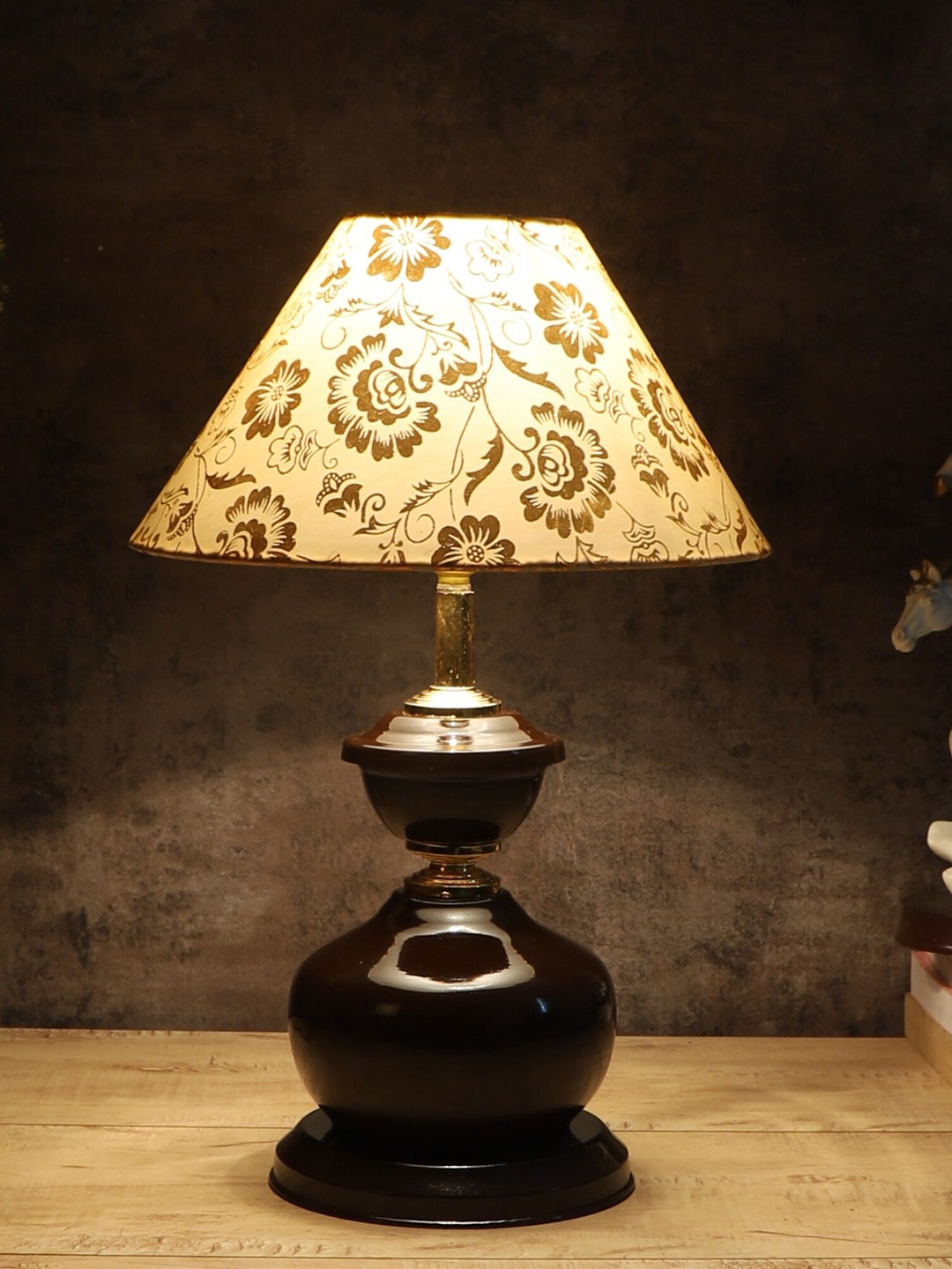

MFD HOME FURNISHING Beige Printed Metal Table Lamp