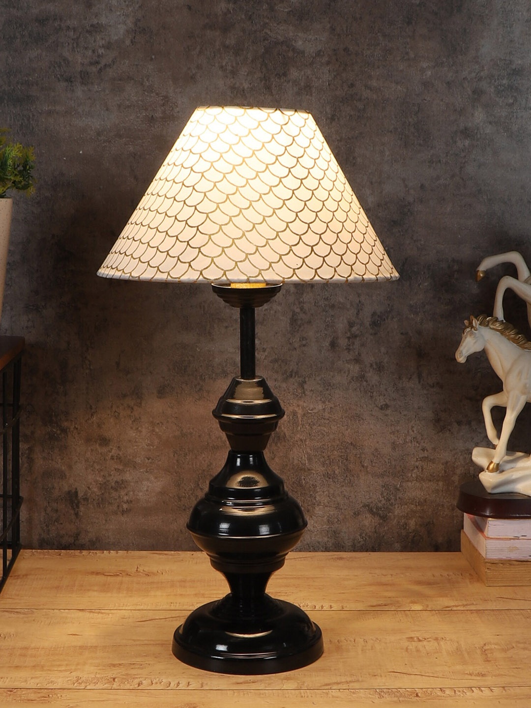 

MFD HOME FURNISHING White & Black Printed Metal Table Lamp