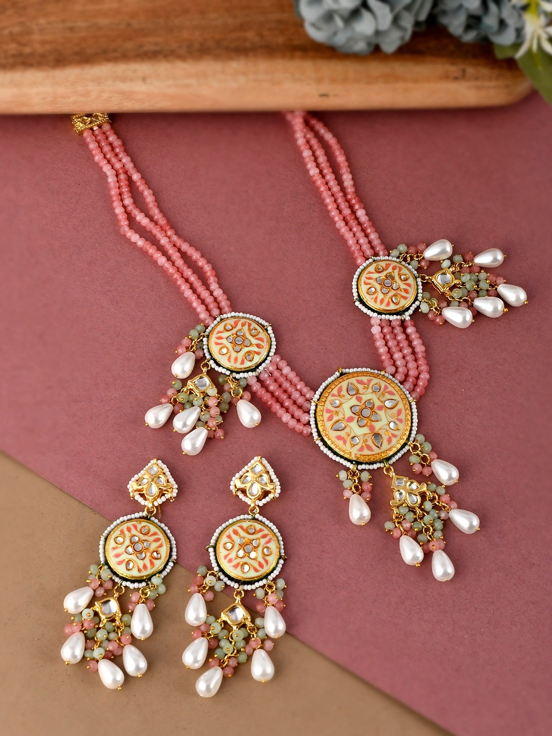 

DASTOOR Gold-Plated Peach-Colored & White Kundan-Studded Jewellery Set