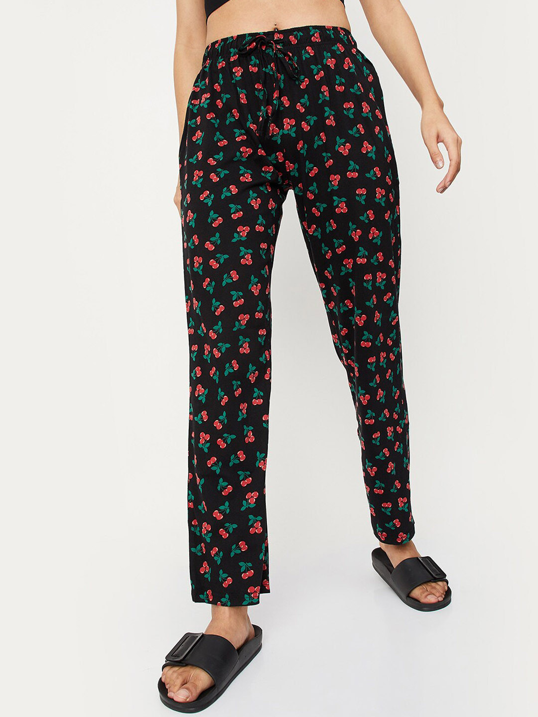 

max Women Black Quirky Printed Cotton Lounge Pant