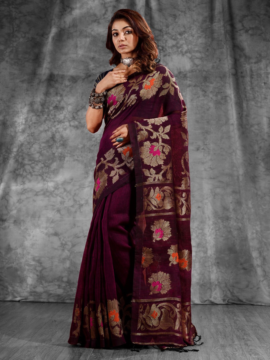 

Charukriti Maroon & Gold-Toned Woven Design Zari Pure Linen Saree