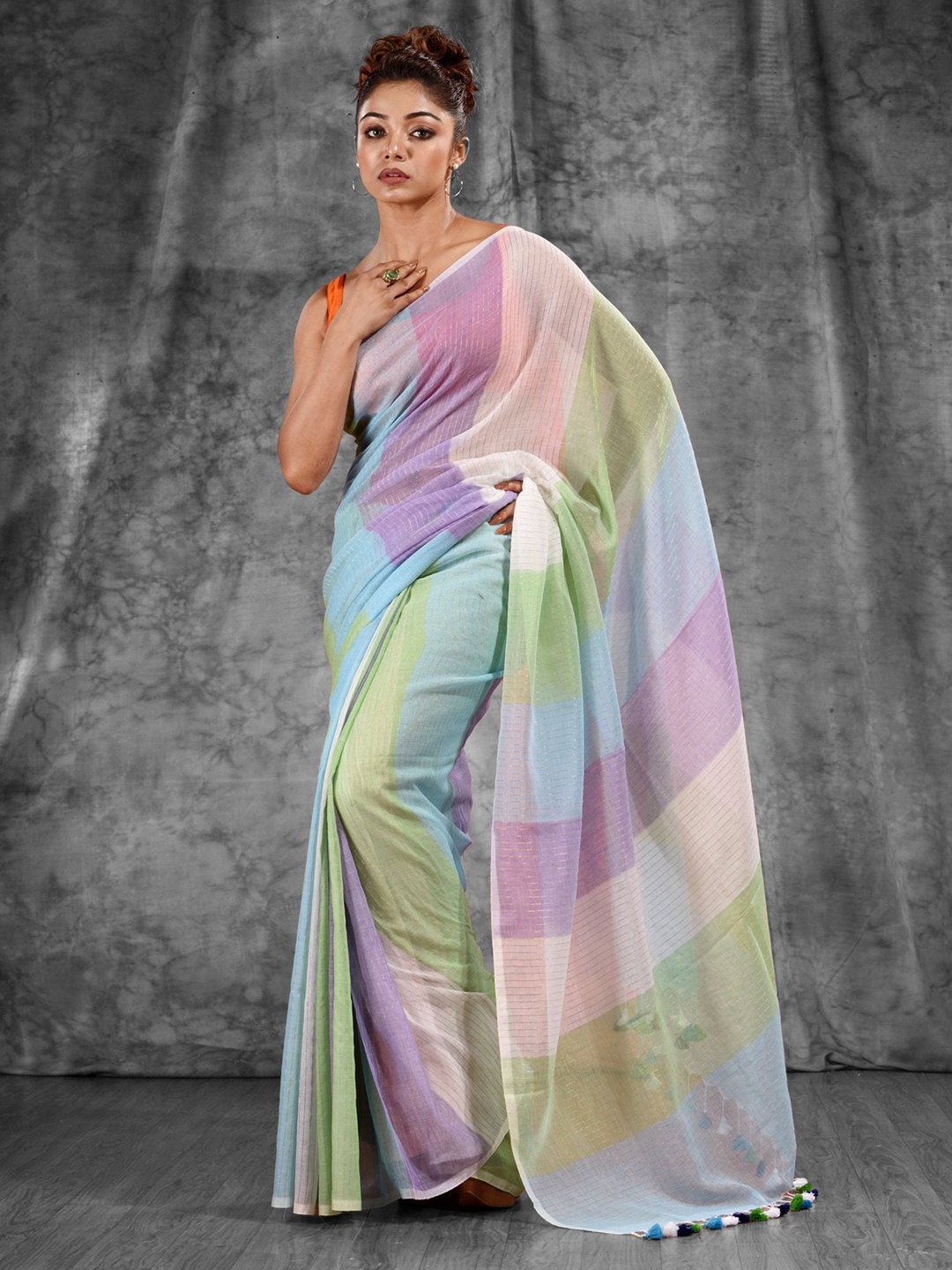 

Charukriti Purple & White Woven Design Zari Pure Cotton Saree