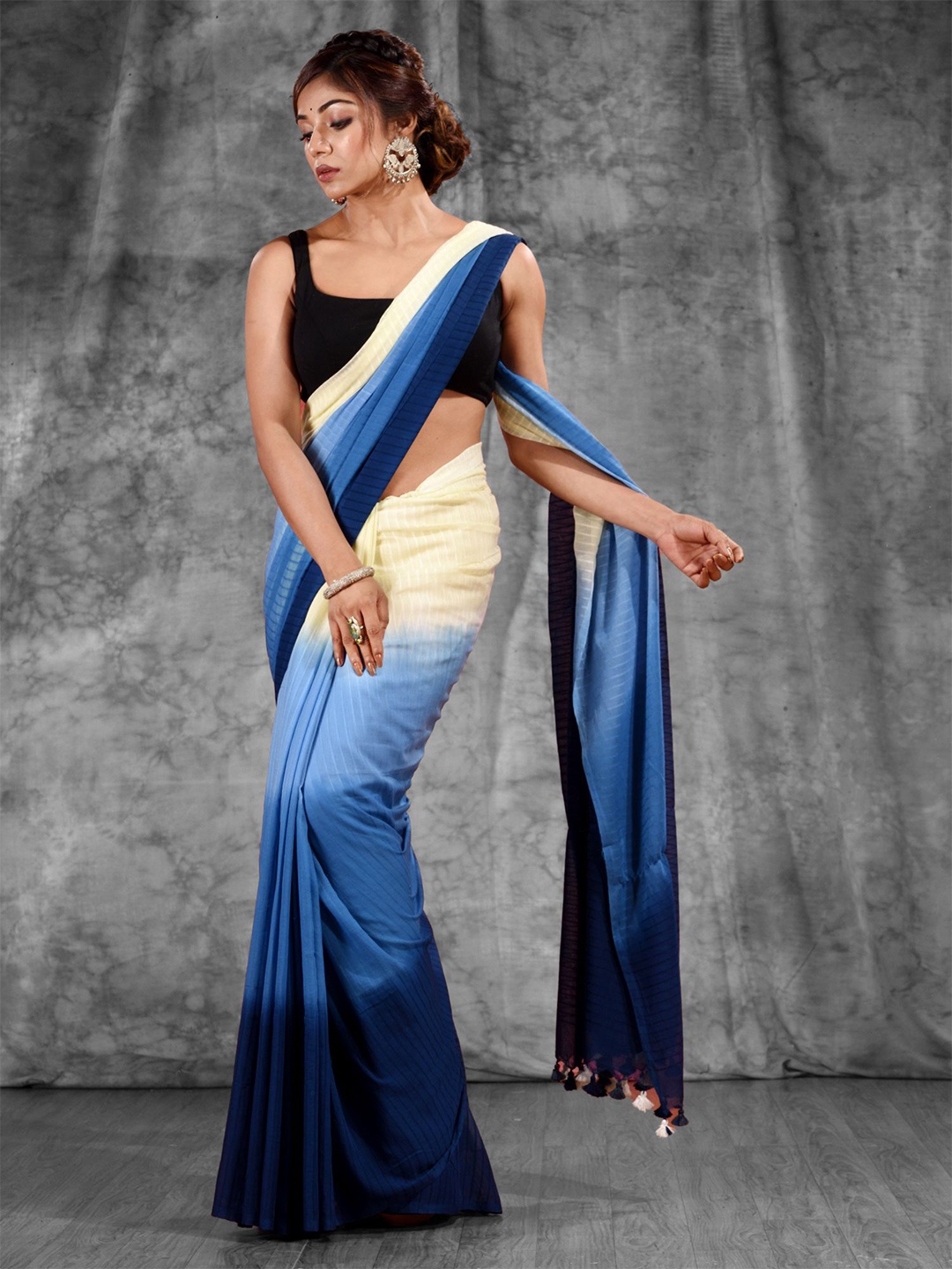 

Charukriti Blue & Cream-Coloured Colourblocked Pure Cotton Saree