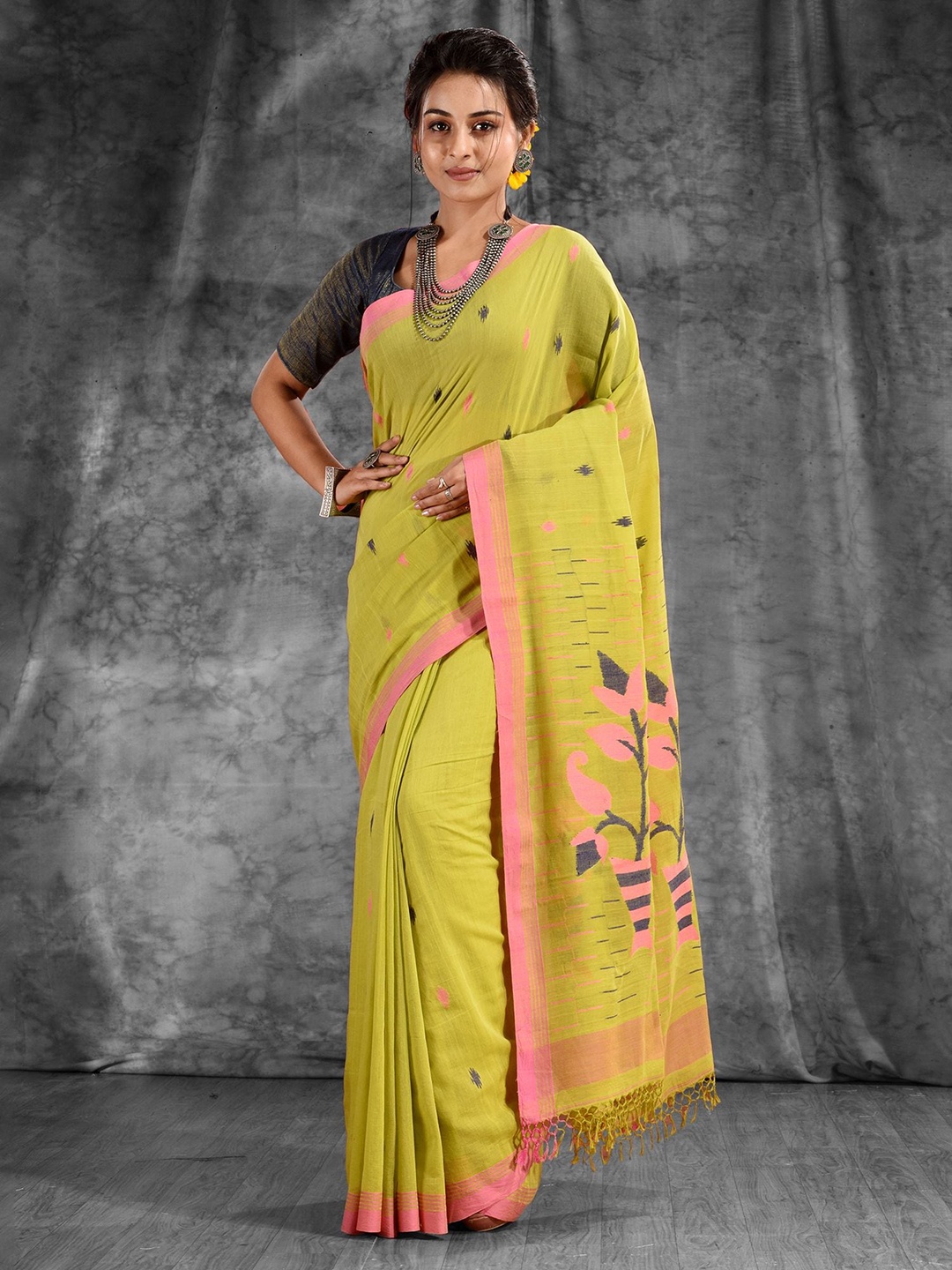 

Charukriti Green & Black Woven Design Pure Cotton Saree