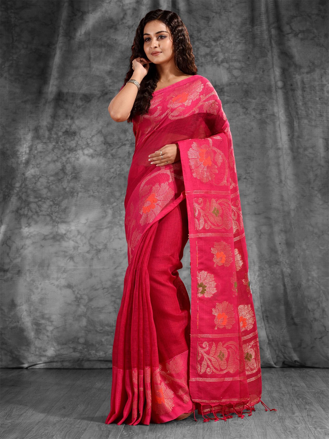 

Charukriti Pink & Gold-Toned Woven Design Zari Pure Linen Saree